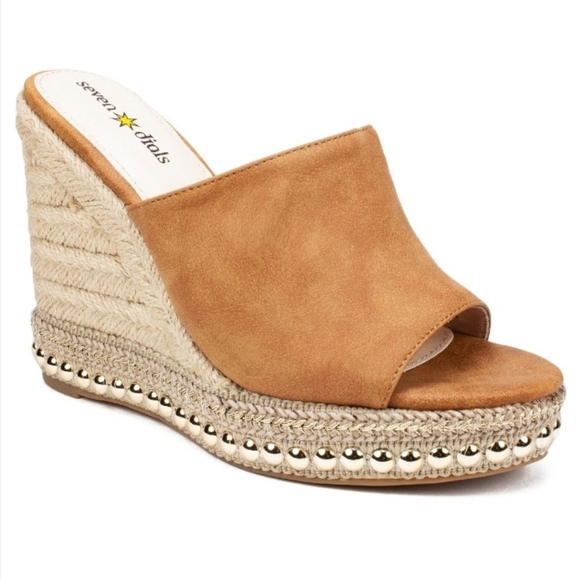 Seven Dials Wedge - Picture 1 of 1